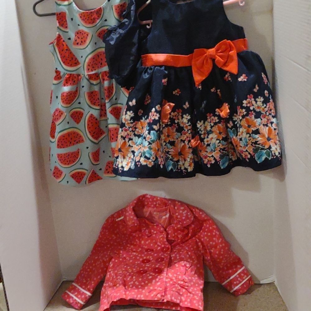 👍 Lot of 3 18 month dresses and Jacket.  K1